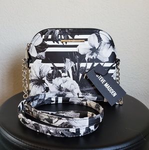 Chic crossbody purse by Steve Madden